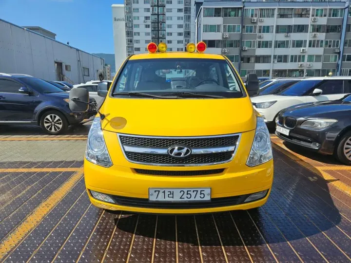 Hyundai Starex