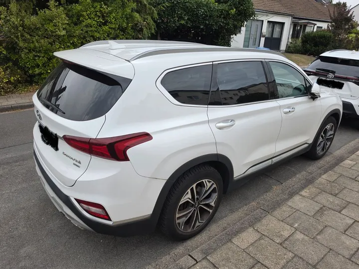 Hyundai SANTA FE