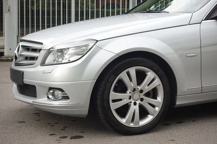 Mercedes-Benz C 230