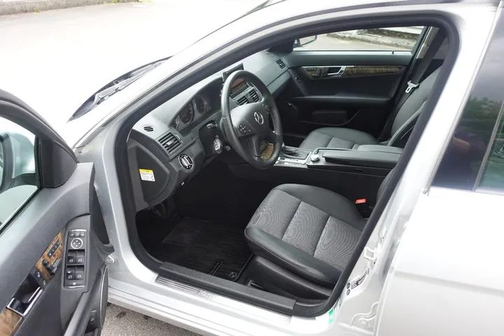 Mercedes-Benz C 230
