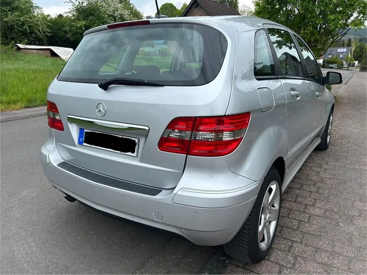 Mercedes-Benz B 200