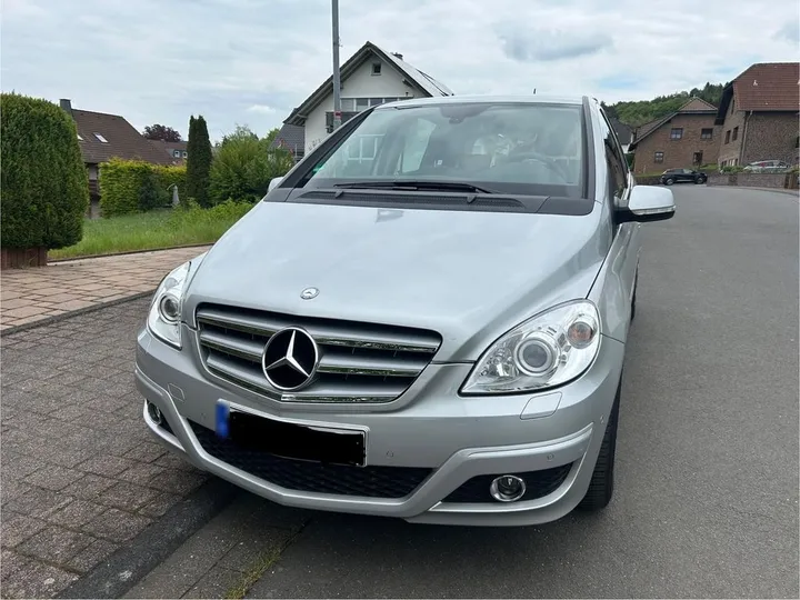 Mercedes-Benz B 200