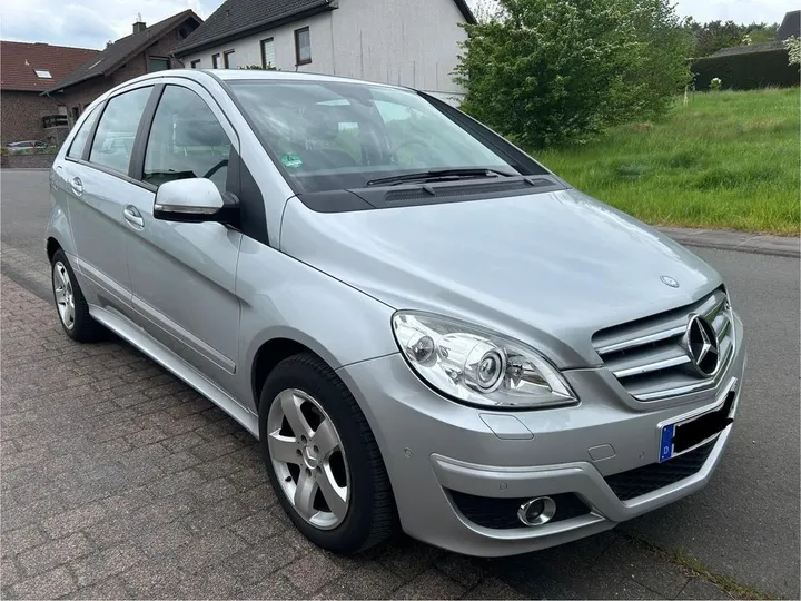 Mercedes-Benz B 200