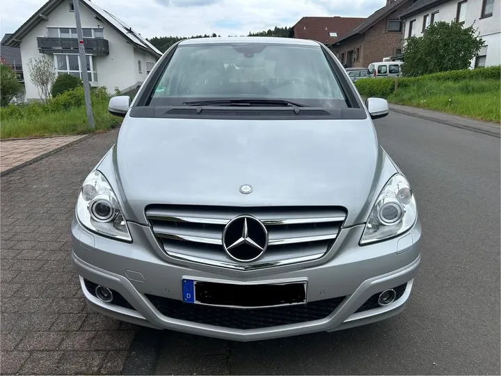 Mercedes-Benz B 200