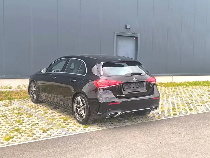 Mercedes-Benz A 220