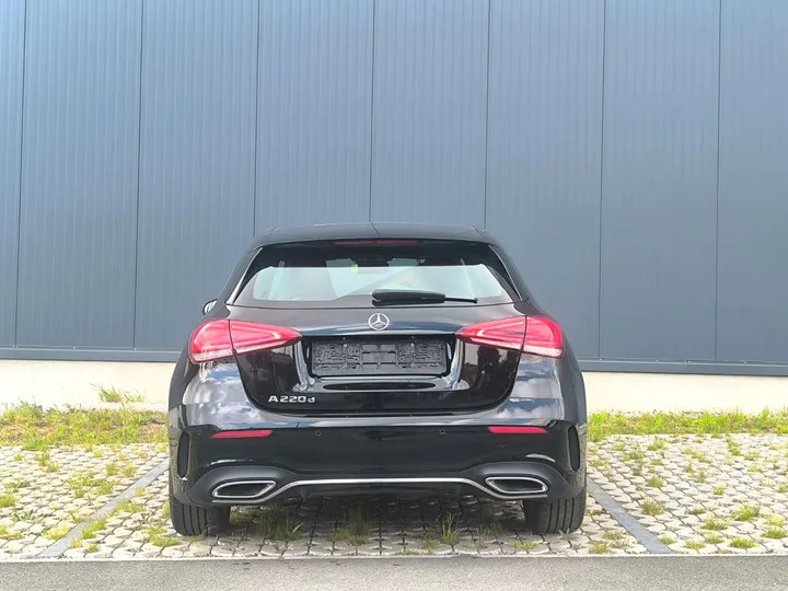 Mercedes-Benz A 220
