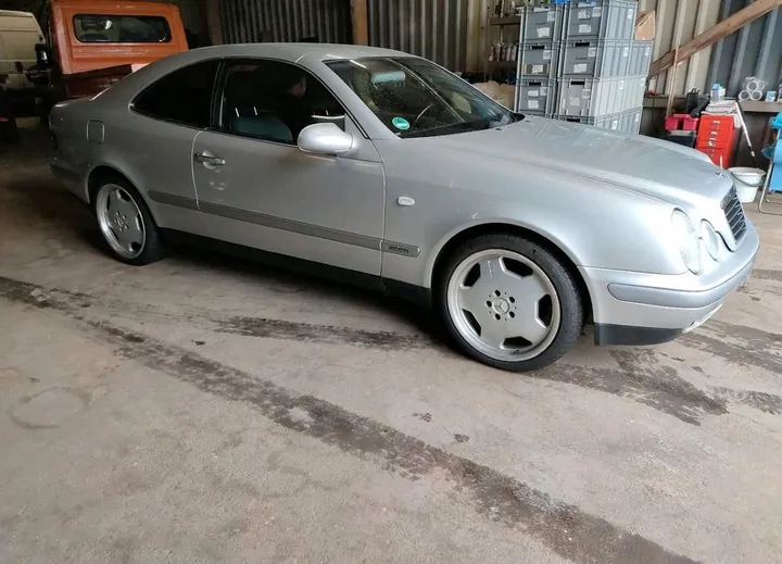 Mercedes-Benz CLK 200