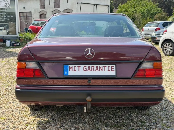 Mercedes-Benz E 230