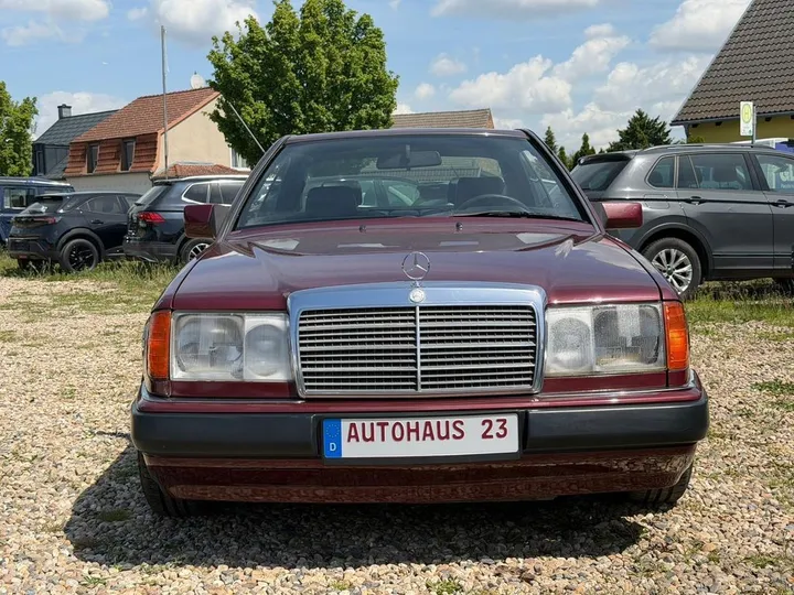 Mercedes-Benz E 230