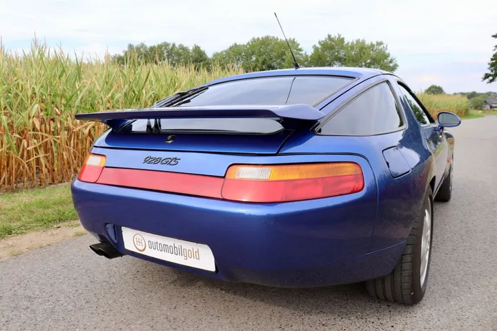 Porsche 928