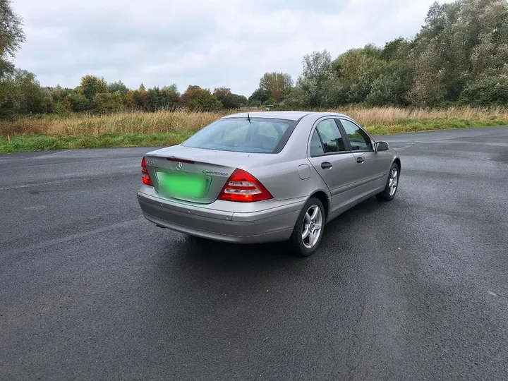 Mercedes-Benz C 180