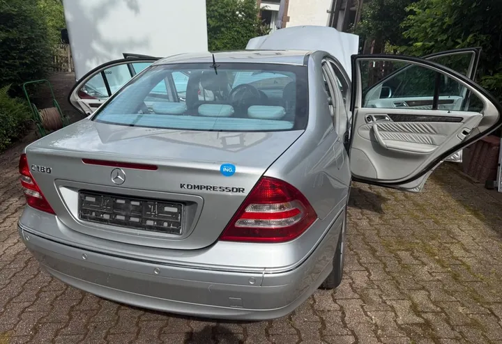 Mercedes-Benz C 180
