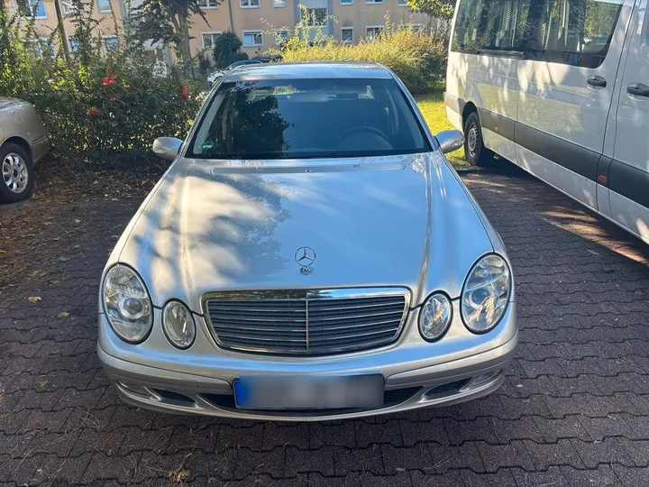 Mercedes-Benz E 200