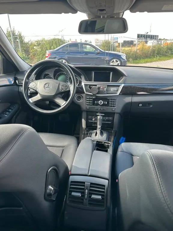 Mercedes-Benz E 220