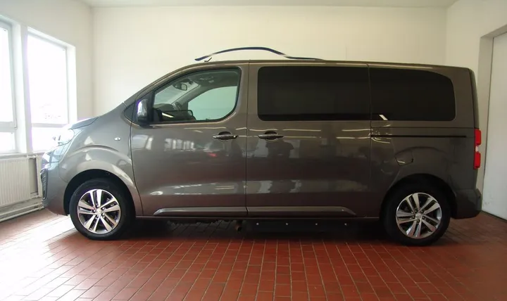 Peugeot Traveller