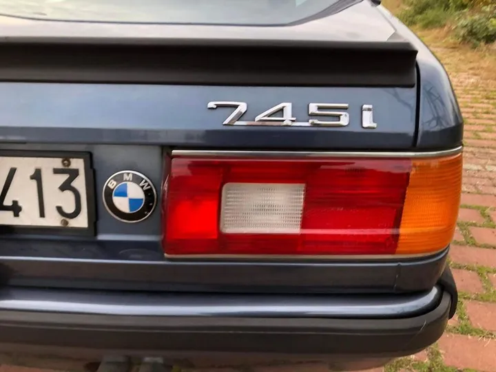 BMW 735