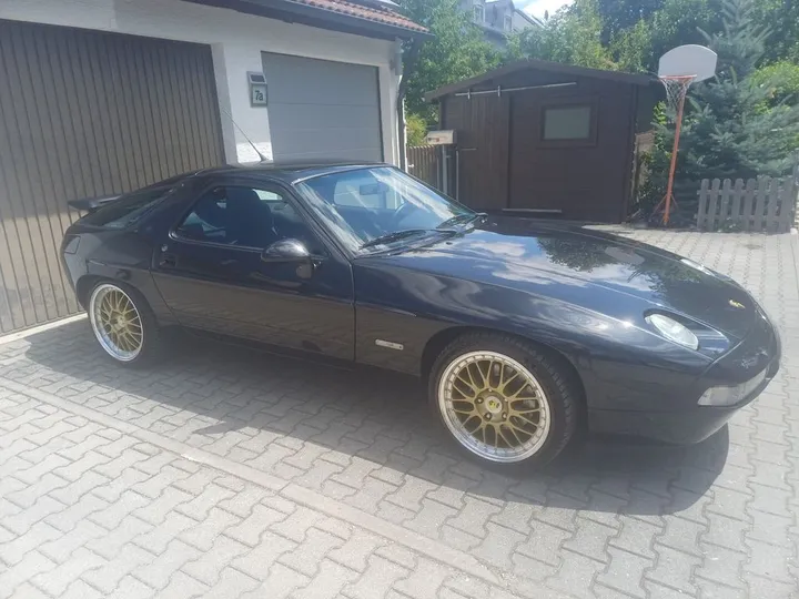 Porsche 928