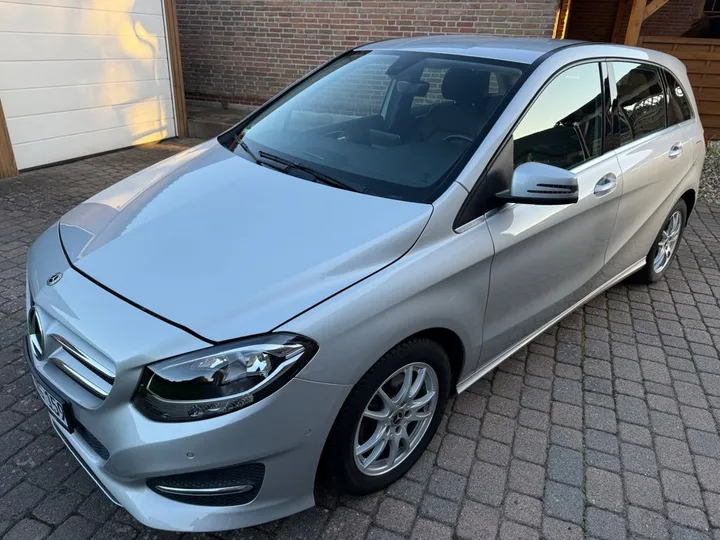 Mercedes-Benz B 180