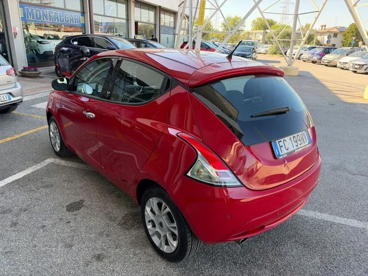 Lancia Ypsilon