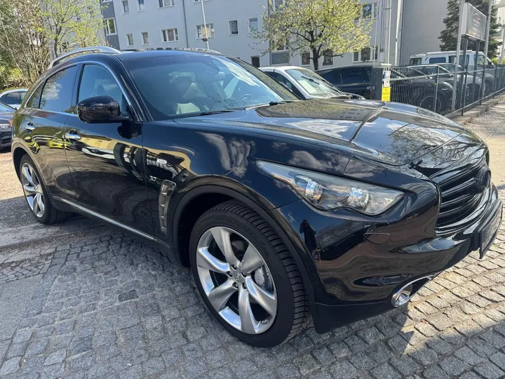 Infiniti QX70