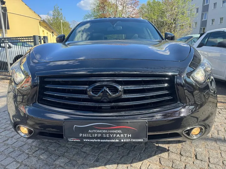 Infiniti QX70