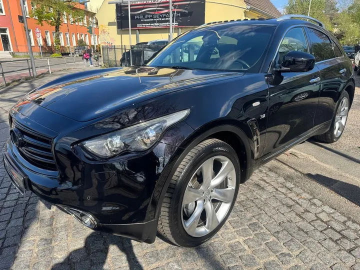Infiniti QX70
