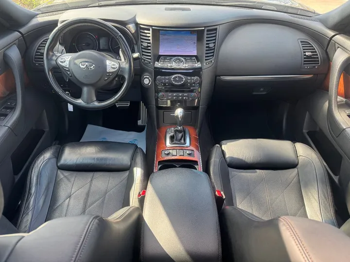 Infiniti QX70