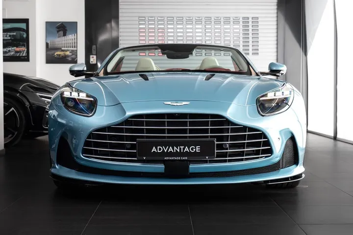 Aston Martin DB12