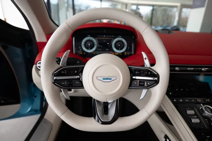 Aston Martin DB12