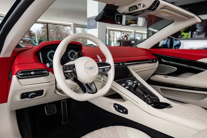Aston Martin DB12