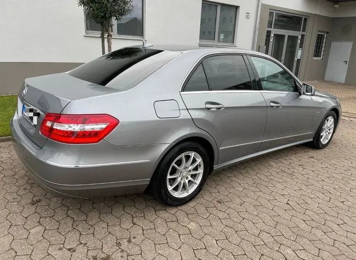 Mercedes-Benz E 220