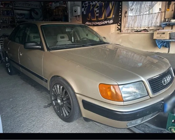 Audi 100
