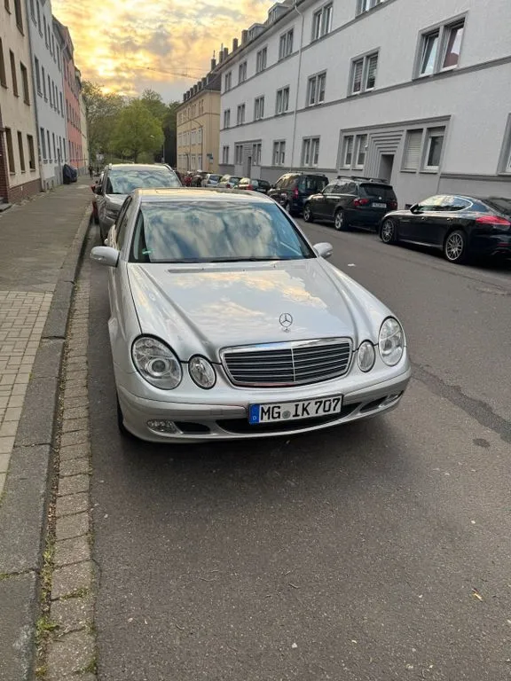 Mercedes-Benz E 220