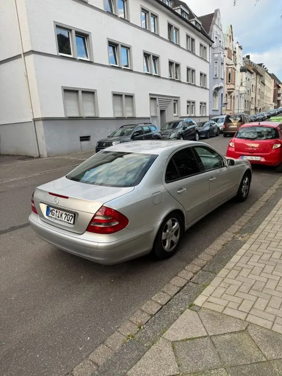 Mercedes-Benz E 220