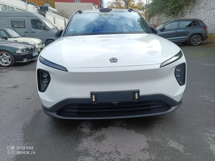 NIO EL6