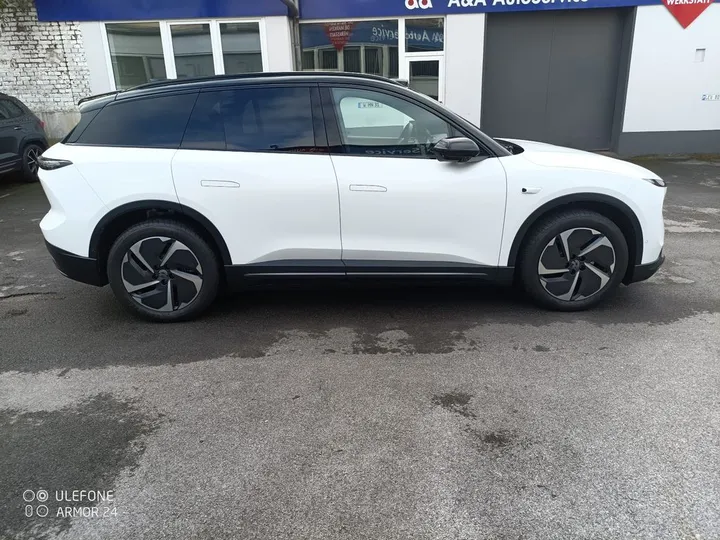NIO EL6