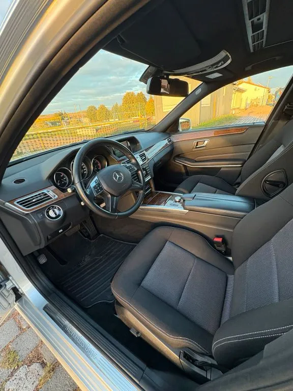 Mercedes-Benz E 220