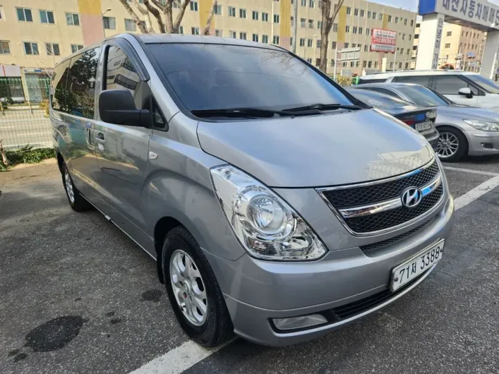 Hyundai Starex