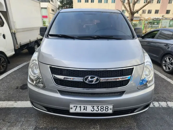 Hyundai Starex
