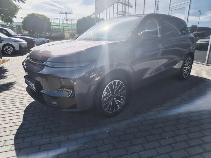Leapmotor B10
