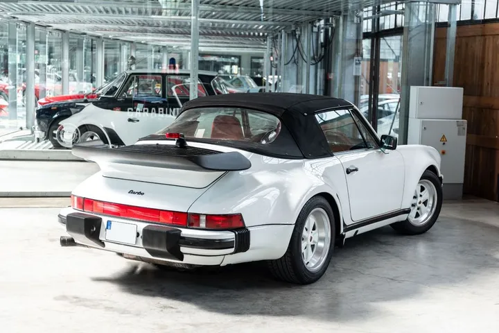 Porsche 930