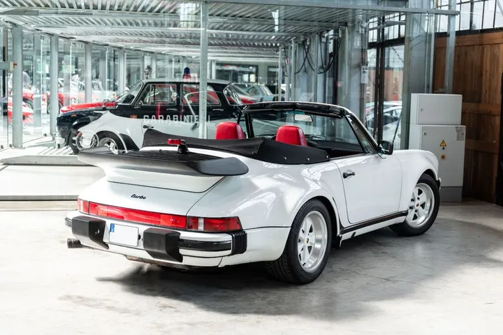 Porsche 930