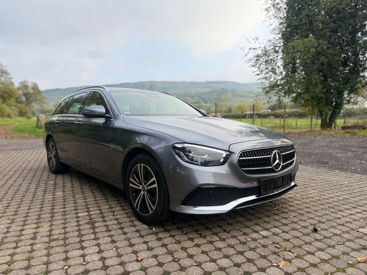 Mercedes-Benz E 200
