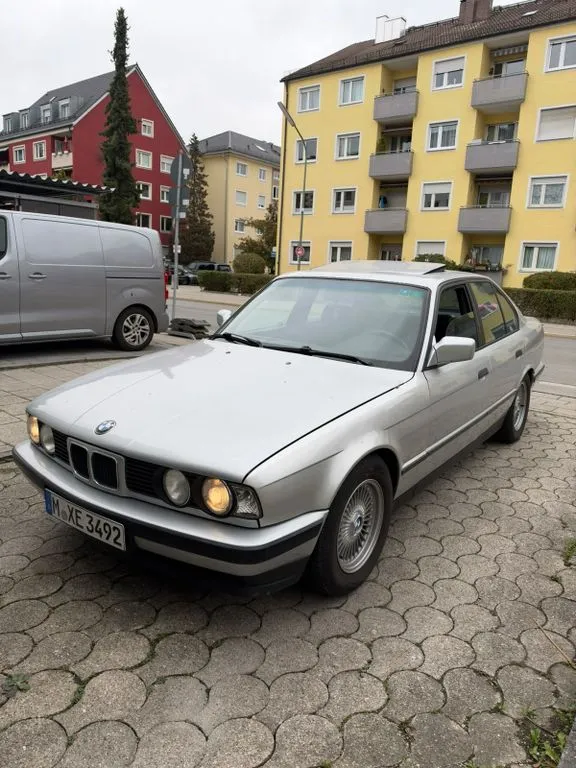 BMW 525