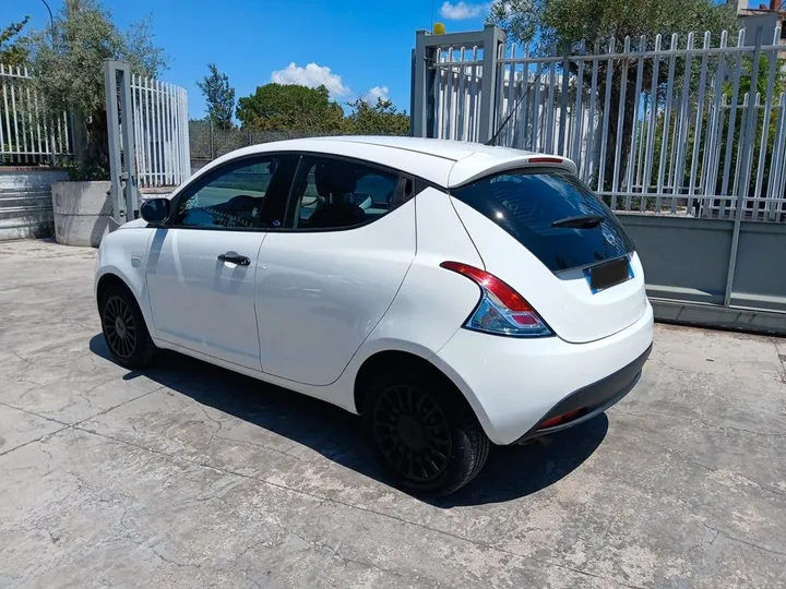 Lancia Ypsilon