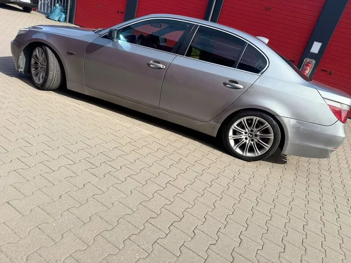 BMW 525
