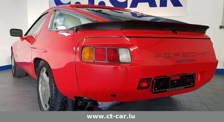 Porsche 928