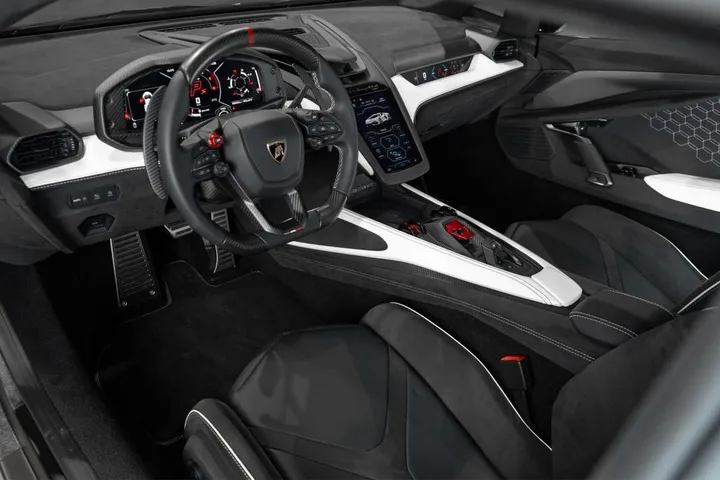 Lamborghini Revuelto