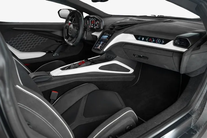 Lamborghini Revuelto