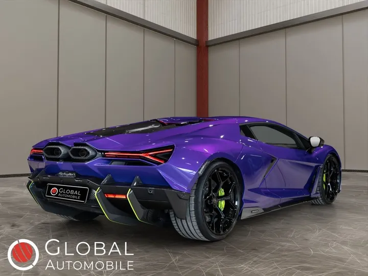 Lamborghini Revuelto